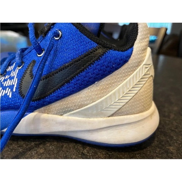 Nike boys kyrie flytrap basketball shoes 5y - Picture 3 of 6
